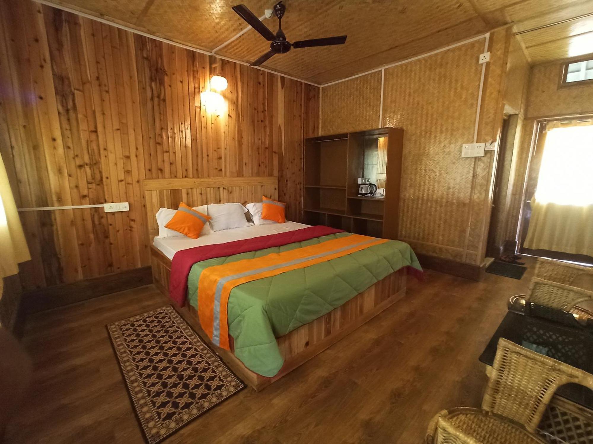 Grasshopper Jungle Queen Resort Chālsa Εξωτερικό φωτογραφία