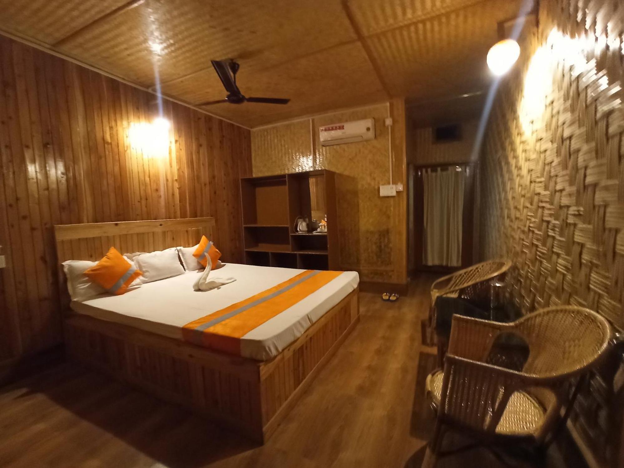 Grasshopper Jungle Queen Resort Chālsa Εξωτερικό φωτογραφία