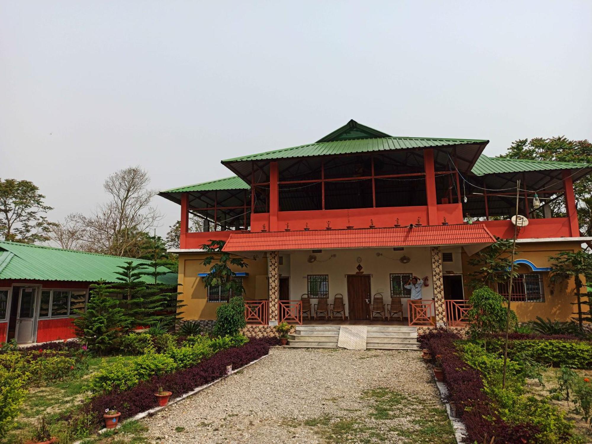 Grasshopper Jungle Queen Resort Chālsa Εξωτερικό φωτογραφία
