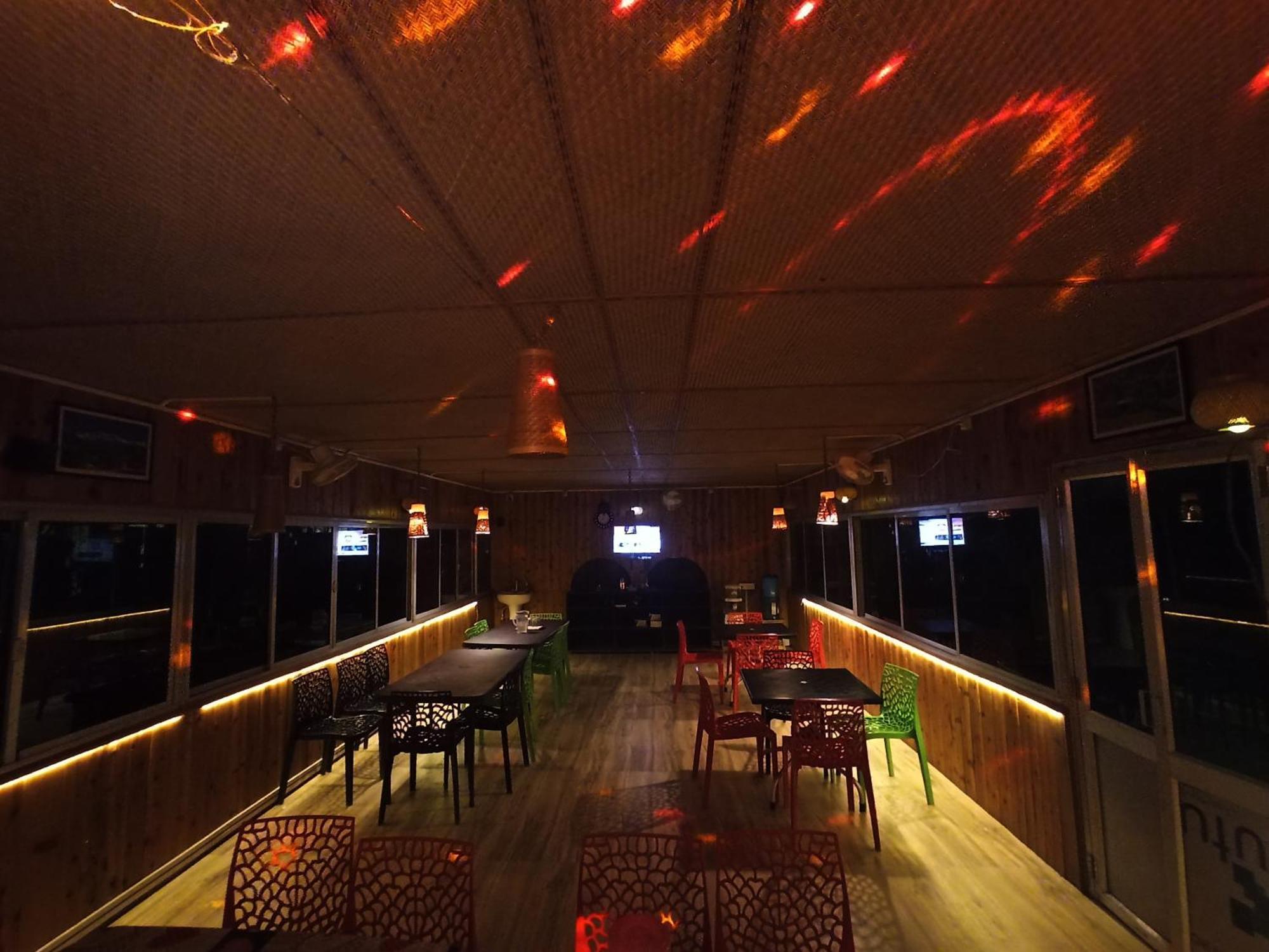 Grasshopper Jungle Queen Resort Chālsa Εξωτερικό φωτογραφία