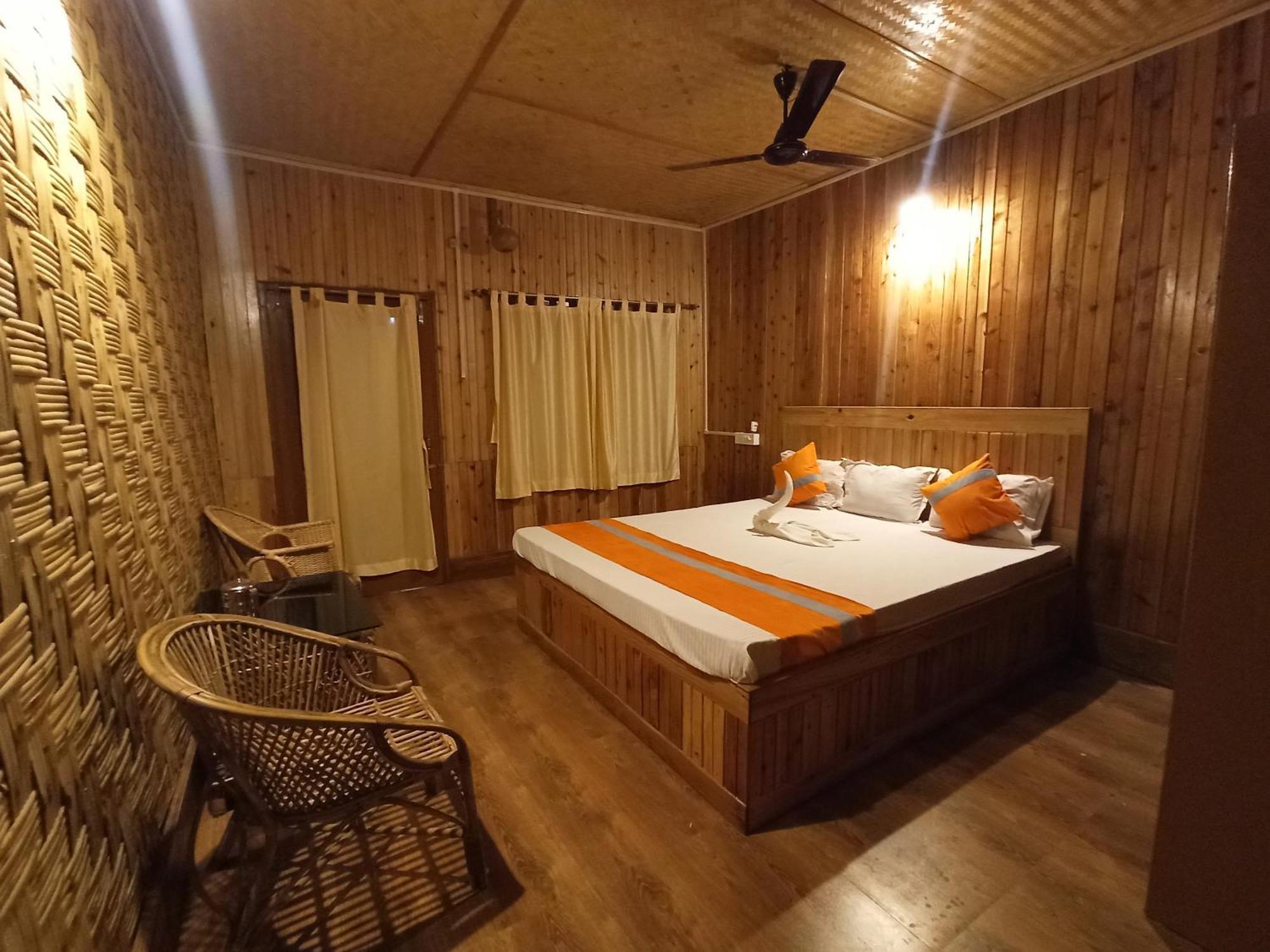 Grasshopper Jungle Queen Resort Chālsa Εξωτερικό φωτογραφία
