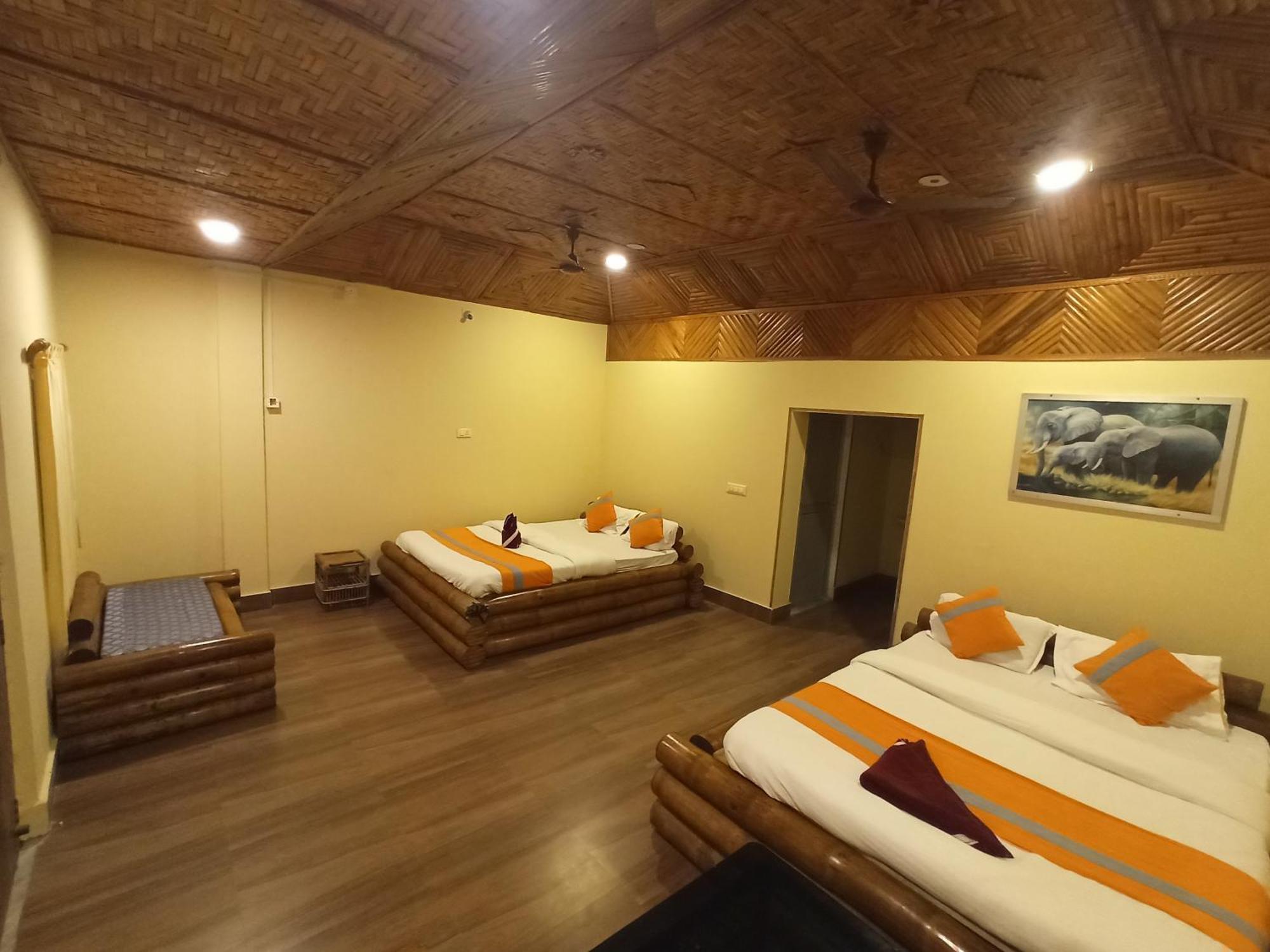 Grasshopper Jungle Queen Resort Chālsa Εξωτερικό φωτογραφία